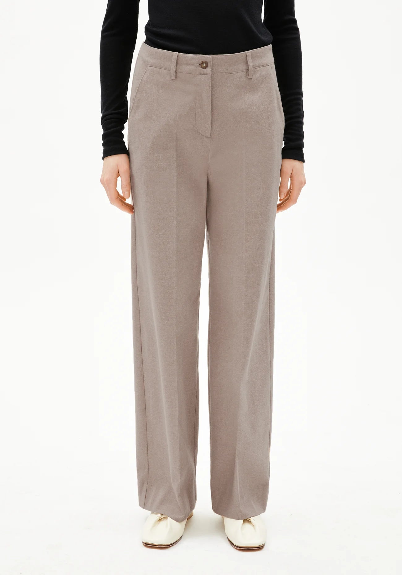 ARMEDANGES LEANDRAA HANDAAS