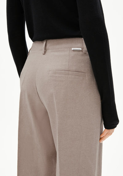 ARMEDANGES LEANDRAA HANDAAS