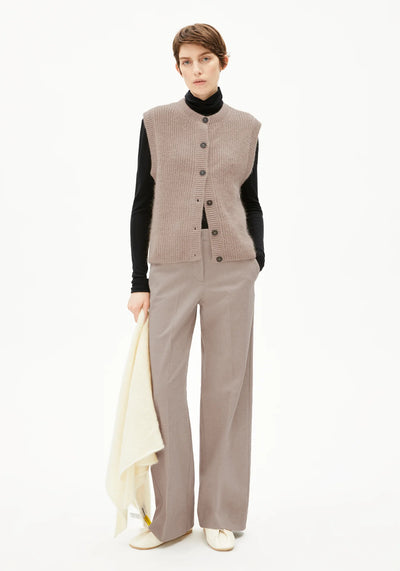 ARMEDANGES LEANDRAA HANDAAS