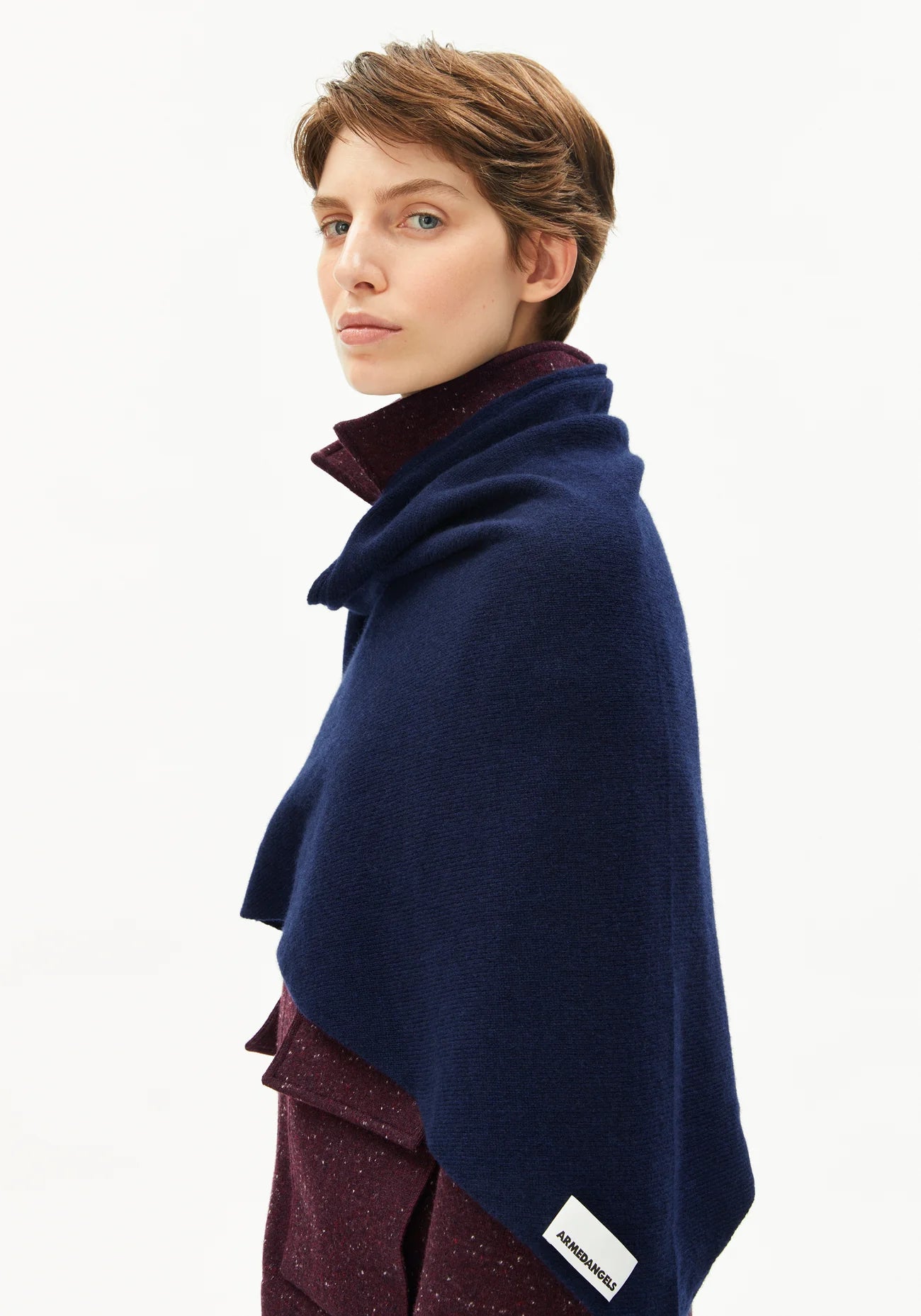 ARMEDANGELS BRYANAA TRIANGLE SCARF