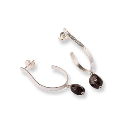 A Beautiful Story Attracted Earrings