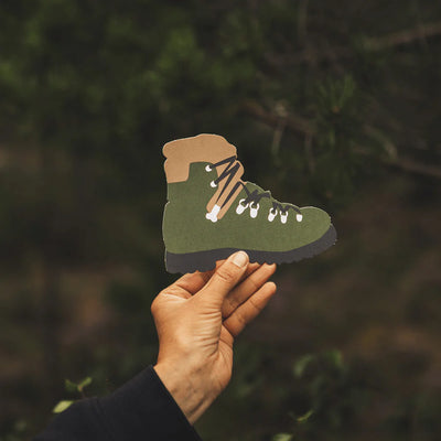 Road Typing Postkarte ausgestanzt in Bergschuh