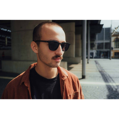 Sonnenbrille Quentin aus schwarzen Eichenholz
