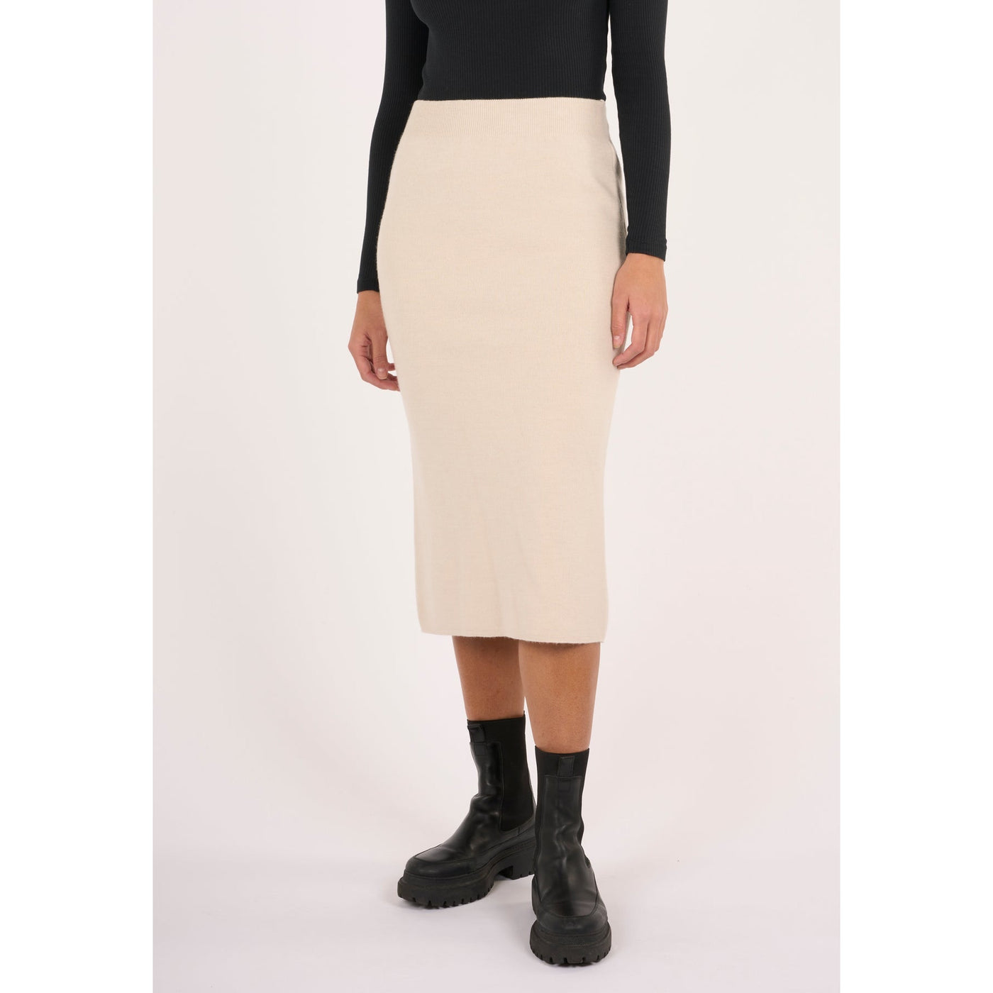 Midth length merino knit skirt