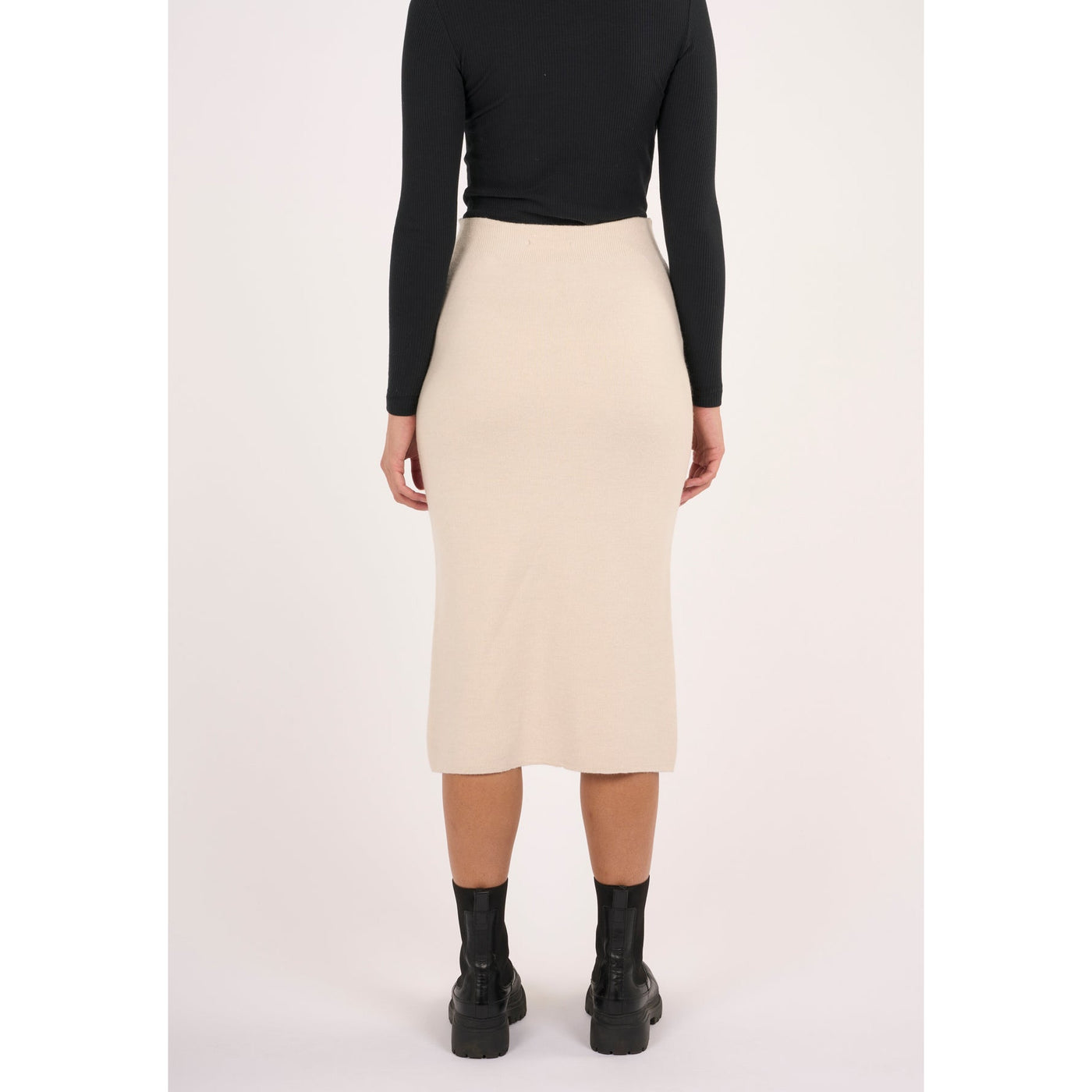 Midth length merino knit skirt